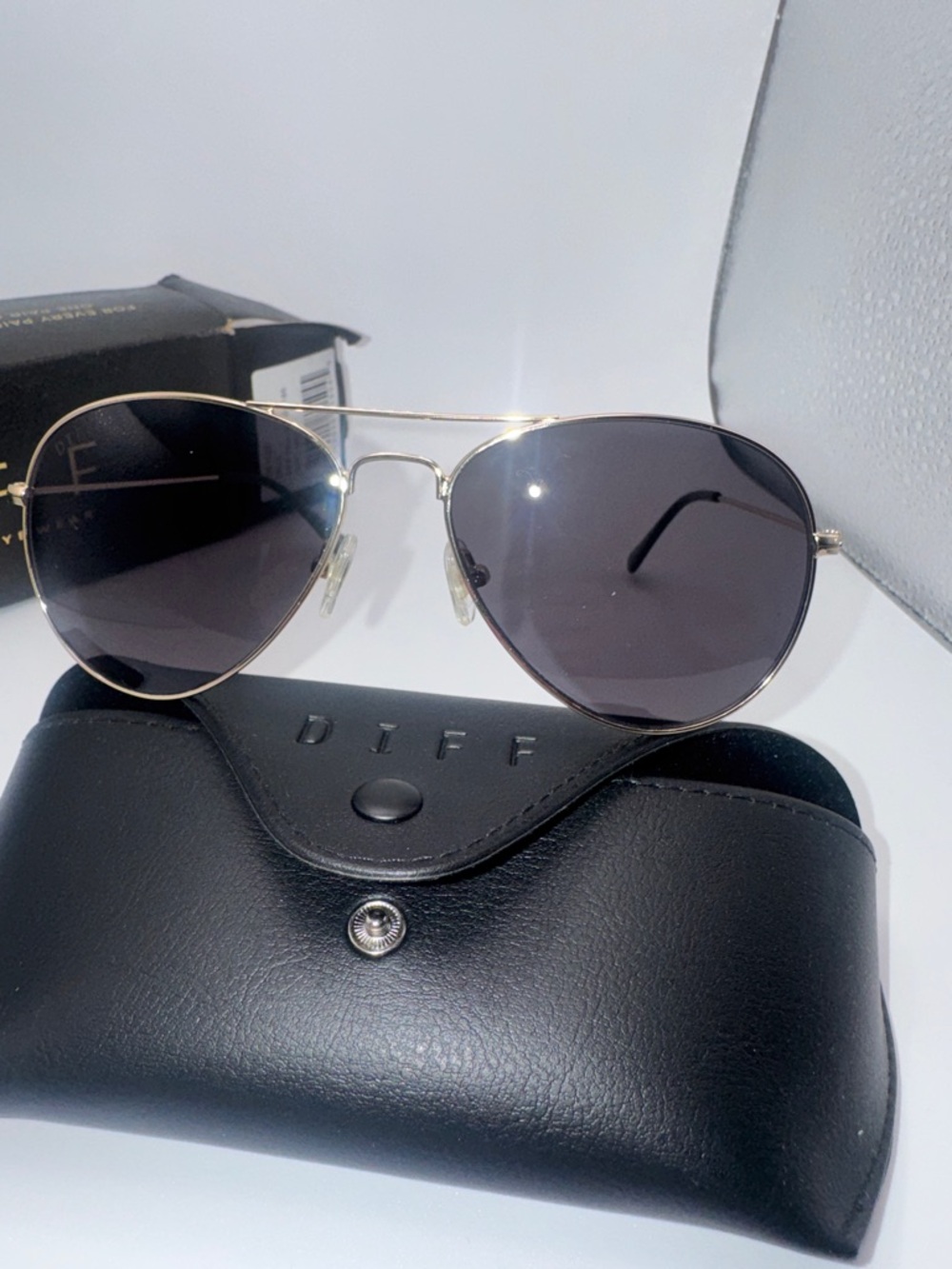 DIFF Charitable Eyewear Aviator Sunglasses Gold Frame Smoke Lens NWT w/ Case - Picture 2 of 6